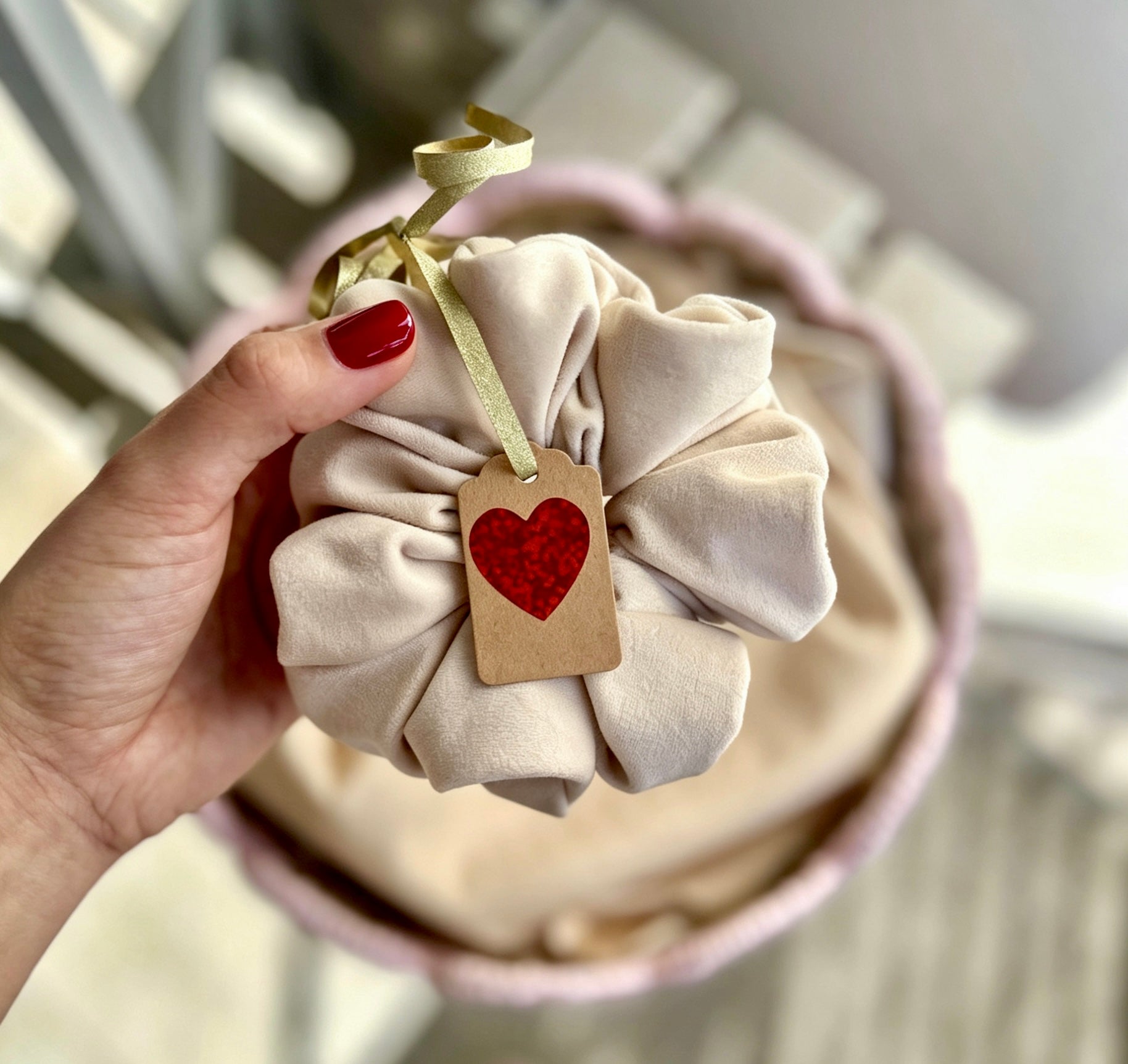 Velvet Scrunchie – Vanilla Cream 🍦