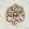 Satynowa Scrunchie Classic - Champagne Beige