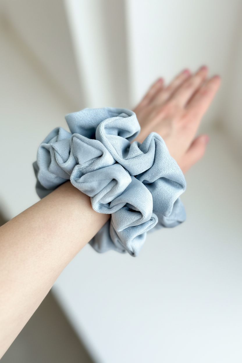 Velvet Scrunchie – Silver Pearl 💍